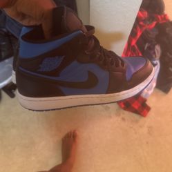 Jordan 1 Mid Blue 