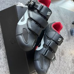 Pelaton shoes - Never Worn/New Condootn