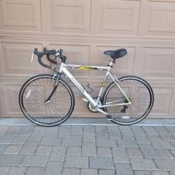SCHWINN 700 C WHEELS ROAD BIKE 7 X 2 SPEED LIKE NEW