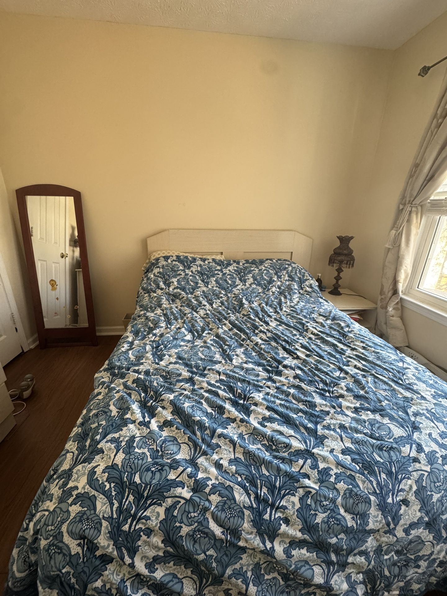 5 Pieces Bedroom Set With Mattress