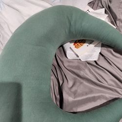 Snuggle Me Feeding Pillow 