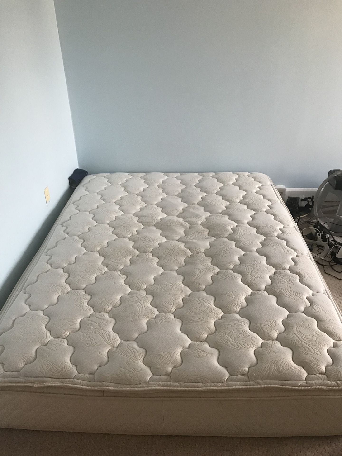 Free Queen mattress with spring box