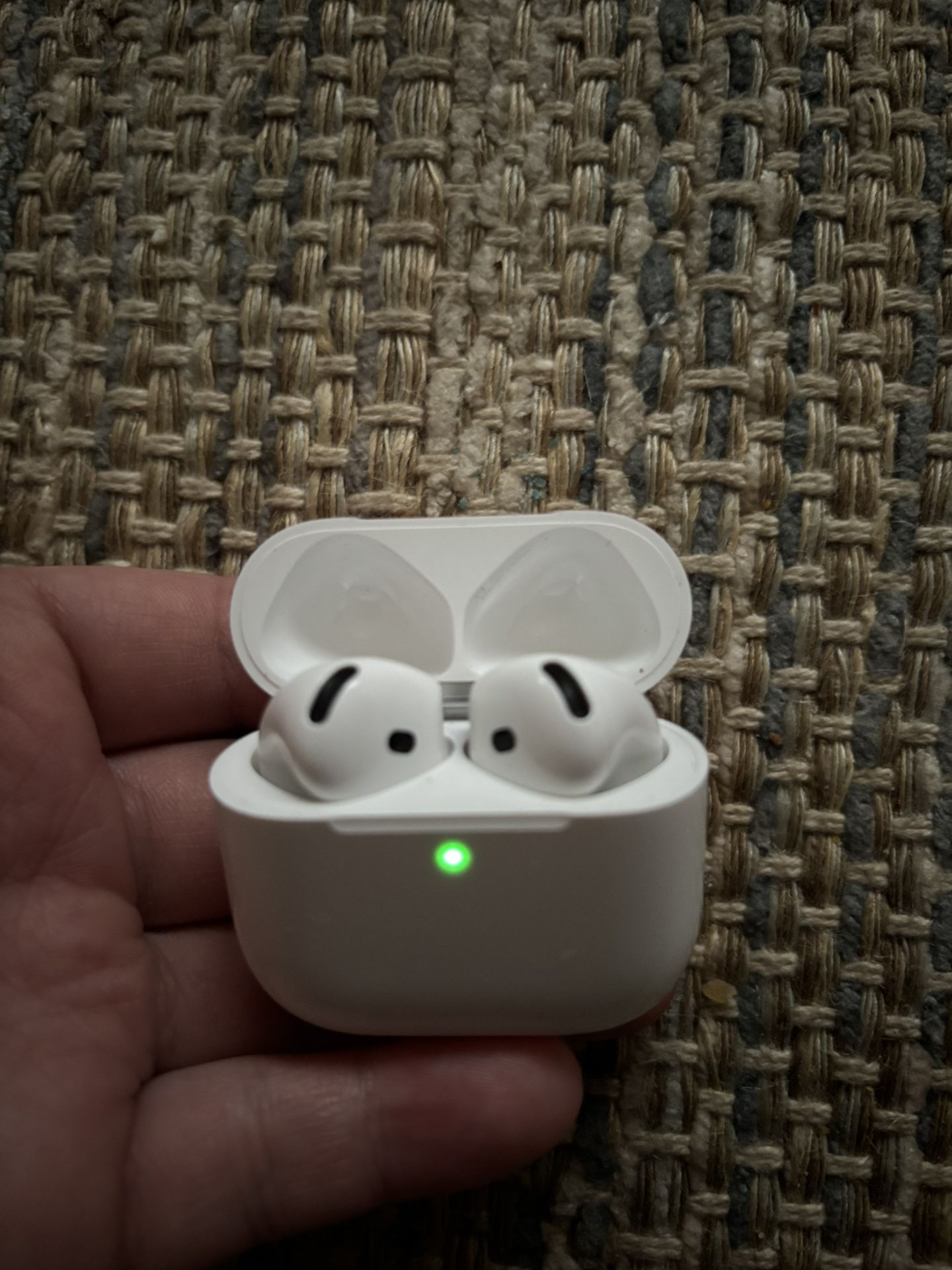Apple AirPods 4