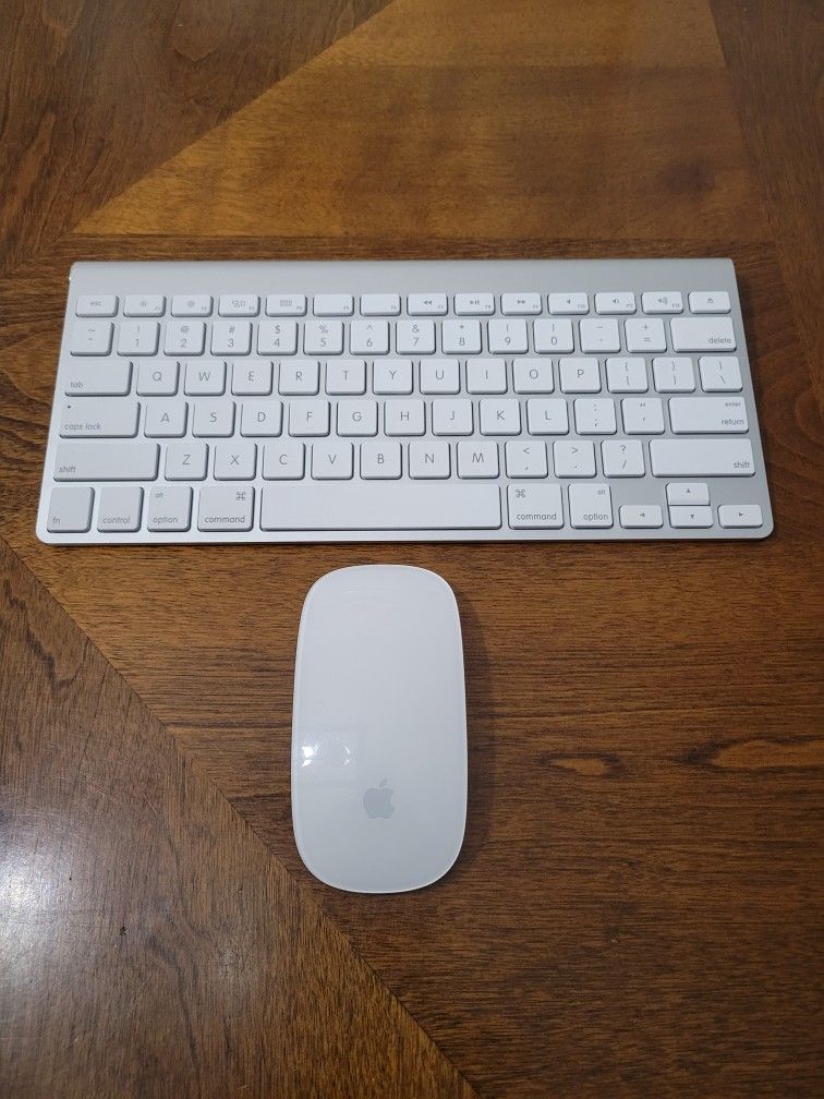 Apple Keyboard And Mouse.  Bluetooth.  Good Condition 