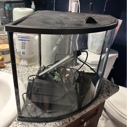 6 Gal Fish Tank With Accessories 
