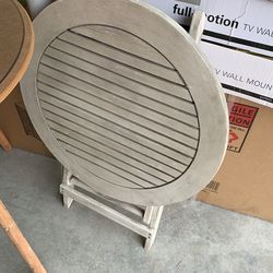 Folding table