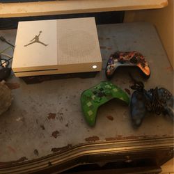 Xbox 1 S Three Controllers Some Games And Turtle Beach Headset 200 Or OBO 
