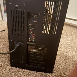 Pc comes with keyboard mouse and monitor