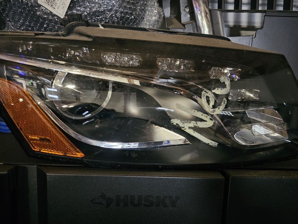 2011 Audi Q5 Right Passenger Side XENON HID Headlight OEM