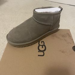 Womens Uggs New Size 6