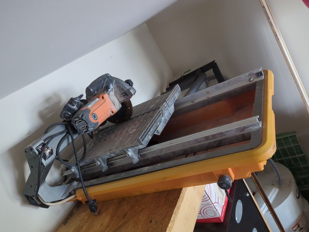 Rigid 8-in Wet Tile Saw