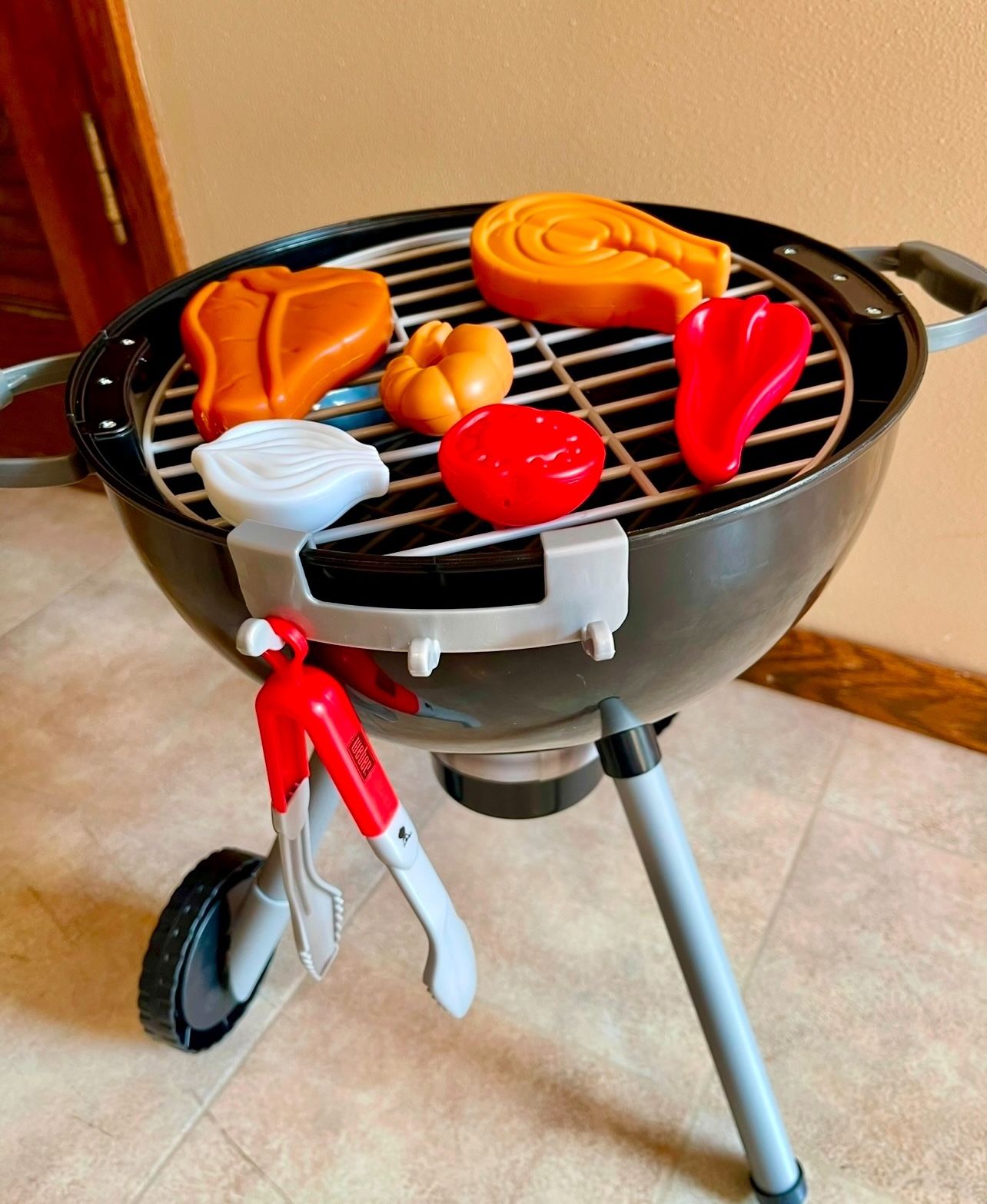 New In Box Weber Grill Toy With Lights,sounds And Play Foods