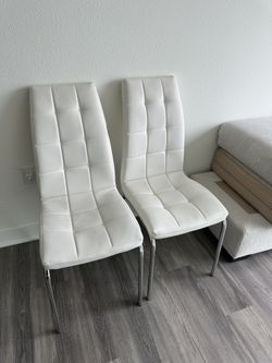 MODERN WHITE CHAIRS 🪑 $30