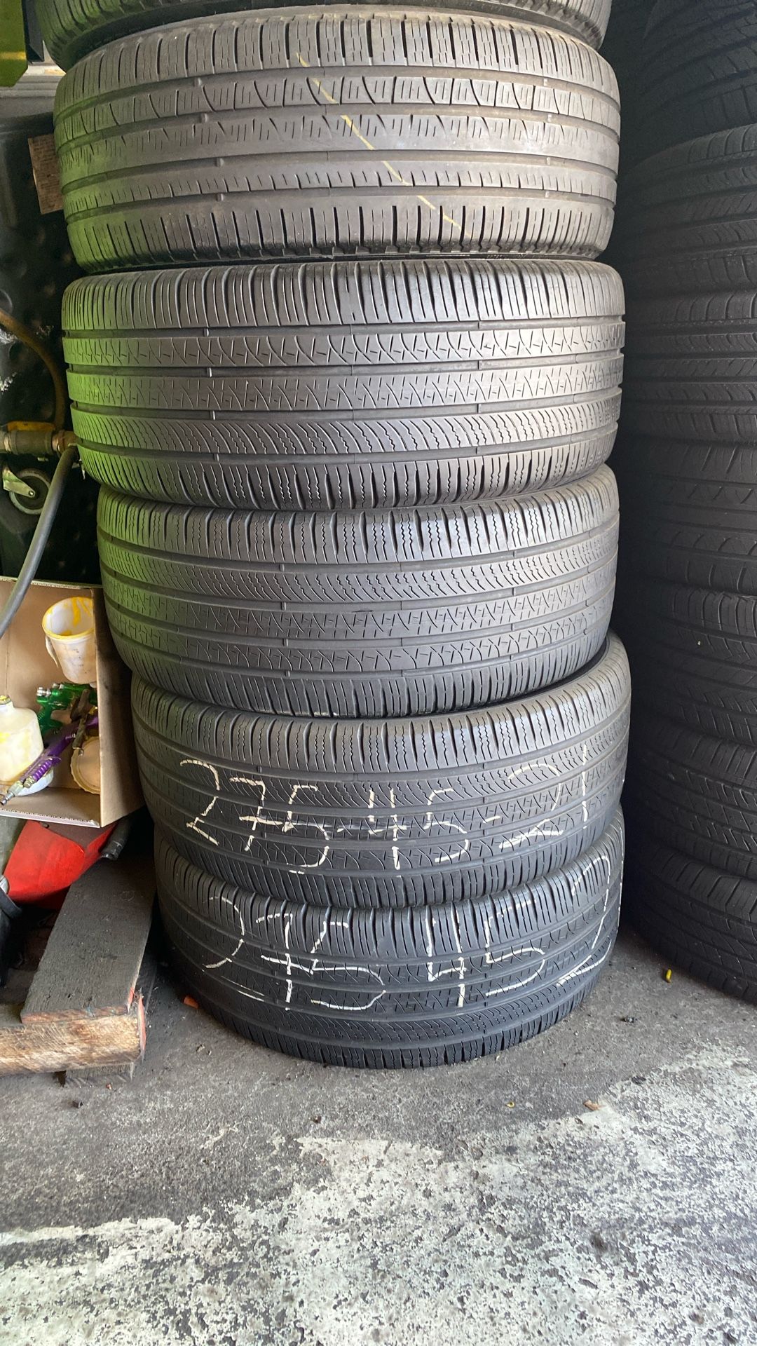 275/45R21 Marca Pirelli Usadas En Excelentes Condiciones De Vida
