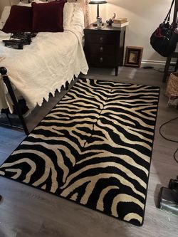 4x6 ft Zebra Rug - perfect condition
