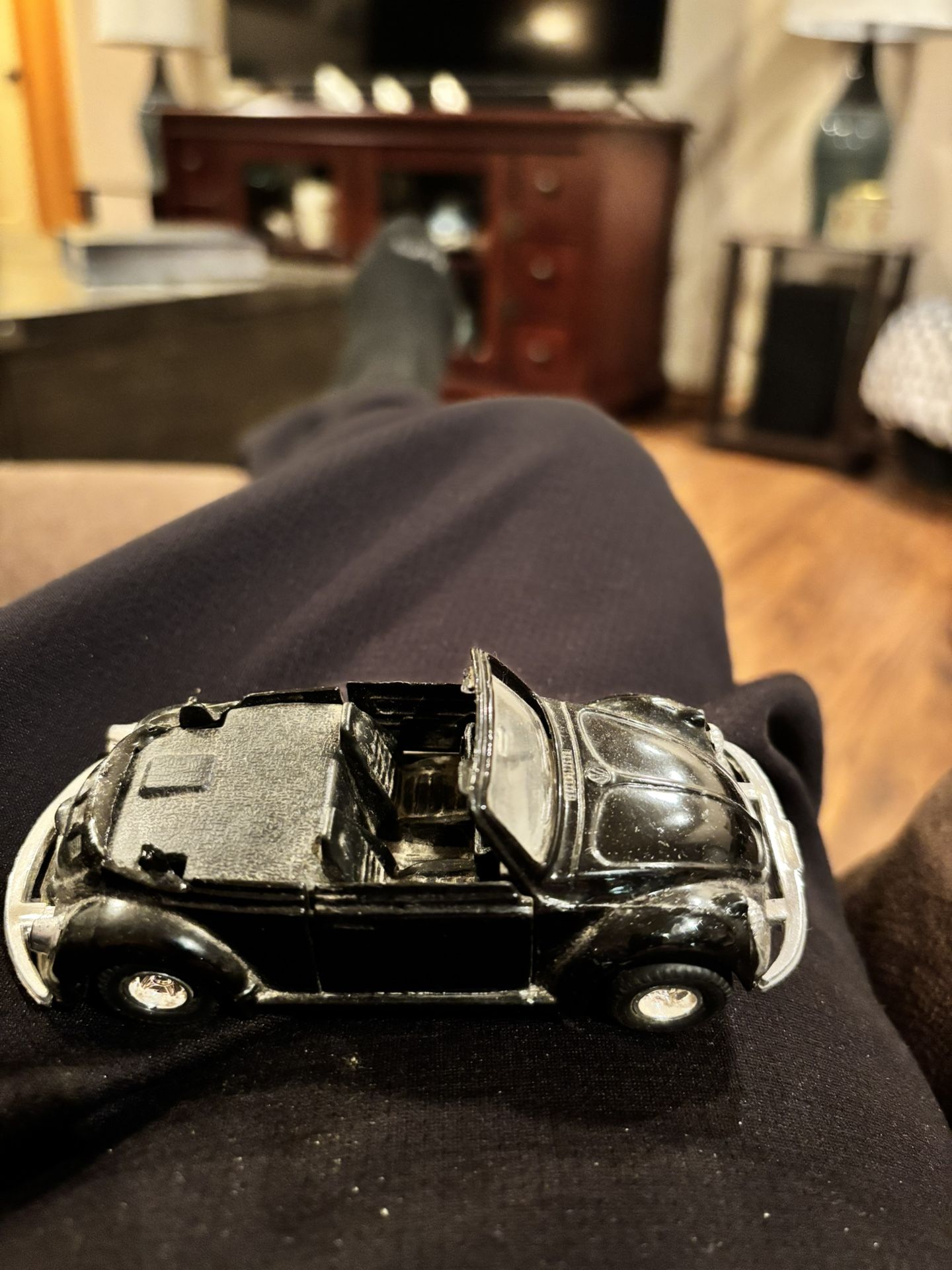 Volkswagen Beetle Convertible Black 1/35 Scale Die Cast Toy Car Vehicle no 8602