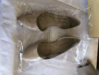 Size 8.5 nude color flat women shoes