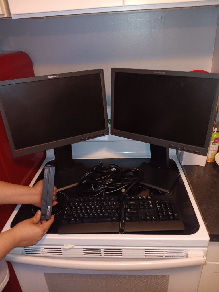 LENOVO DESK TOP COMPUTER with 2 Lenovo Monitors think centre M70q, Gen 2
$200 obo