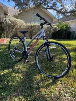 Fuji Absolute 2.1 S/M Bicycle