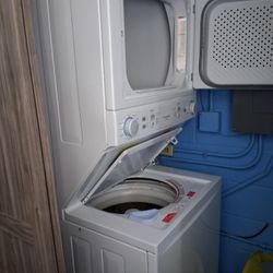 Stacked Washing Machine And Dryer 