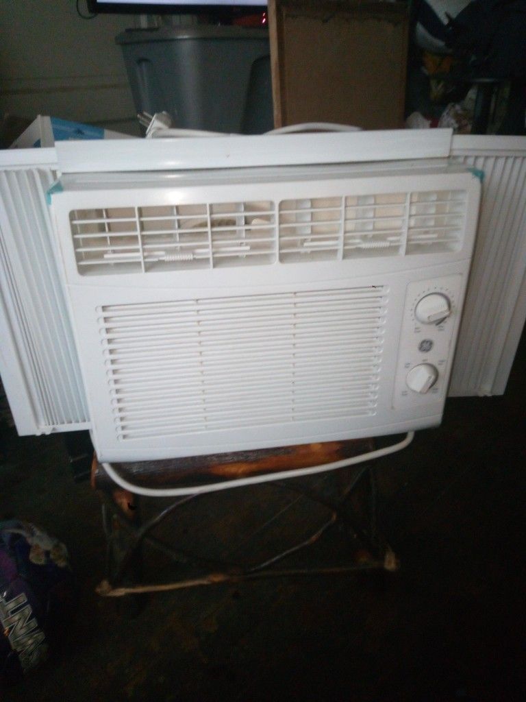 Ge Air Conditioner  5000 BTU 