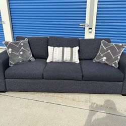 FREE DELIVERY 🚚🚛🚚 Huge Gray Couch