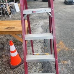 Warner 6 ft. Fiberglass Step Ladder