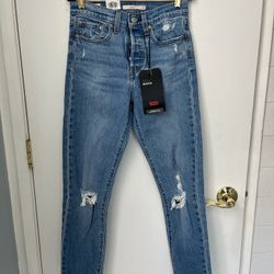 Brand New Levi’s Wedgie High rise Jeans Size 24
