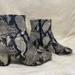 Time And tru SnakeSkin Boots Size 6