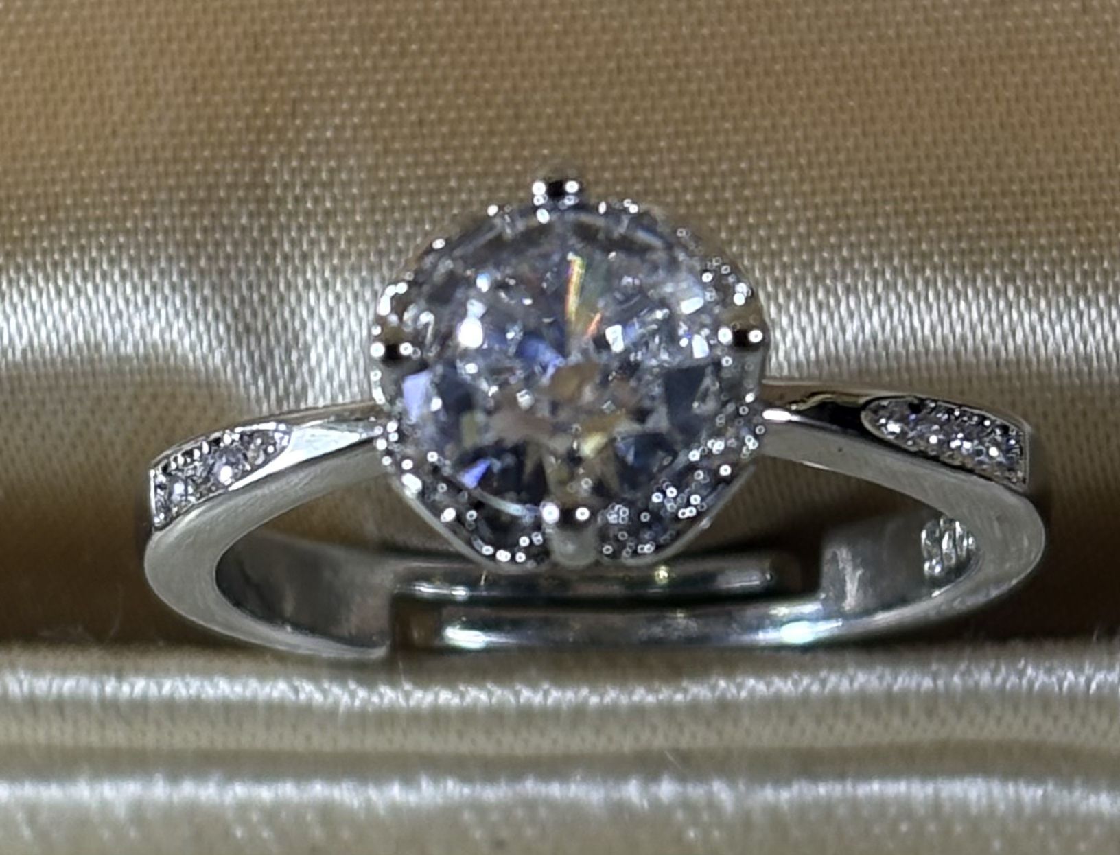 High Quality Moissanite Ring For Women Shiny Zircon One Carot Engagement Wedding Ring