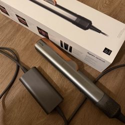 Dyson Airstrait Straightener — Good condition