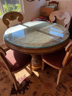 Dining Table w/4 Chairs