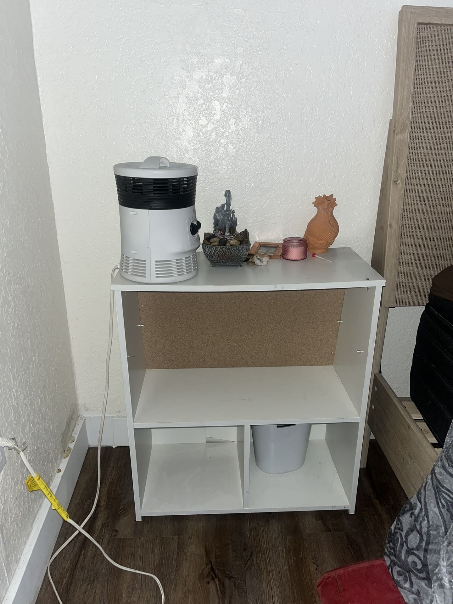 Shelves/bed stands