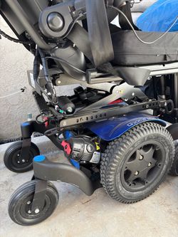 Electric wheelchair