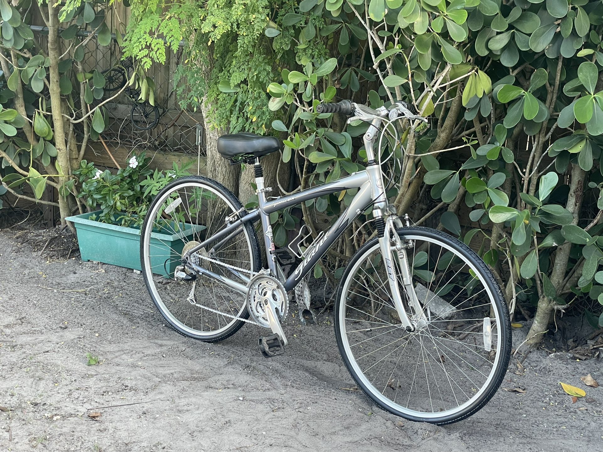 HYBRID GIANT 3-7 SPEED READY TO RIDE - TUNE UP DONE