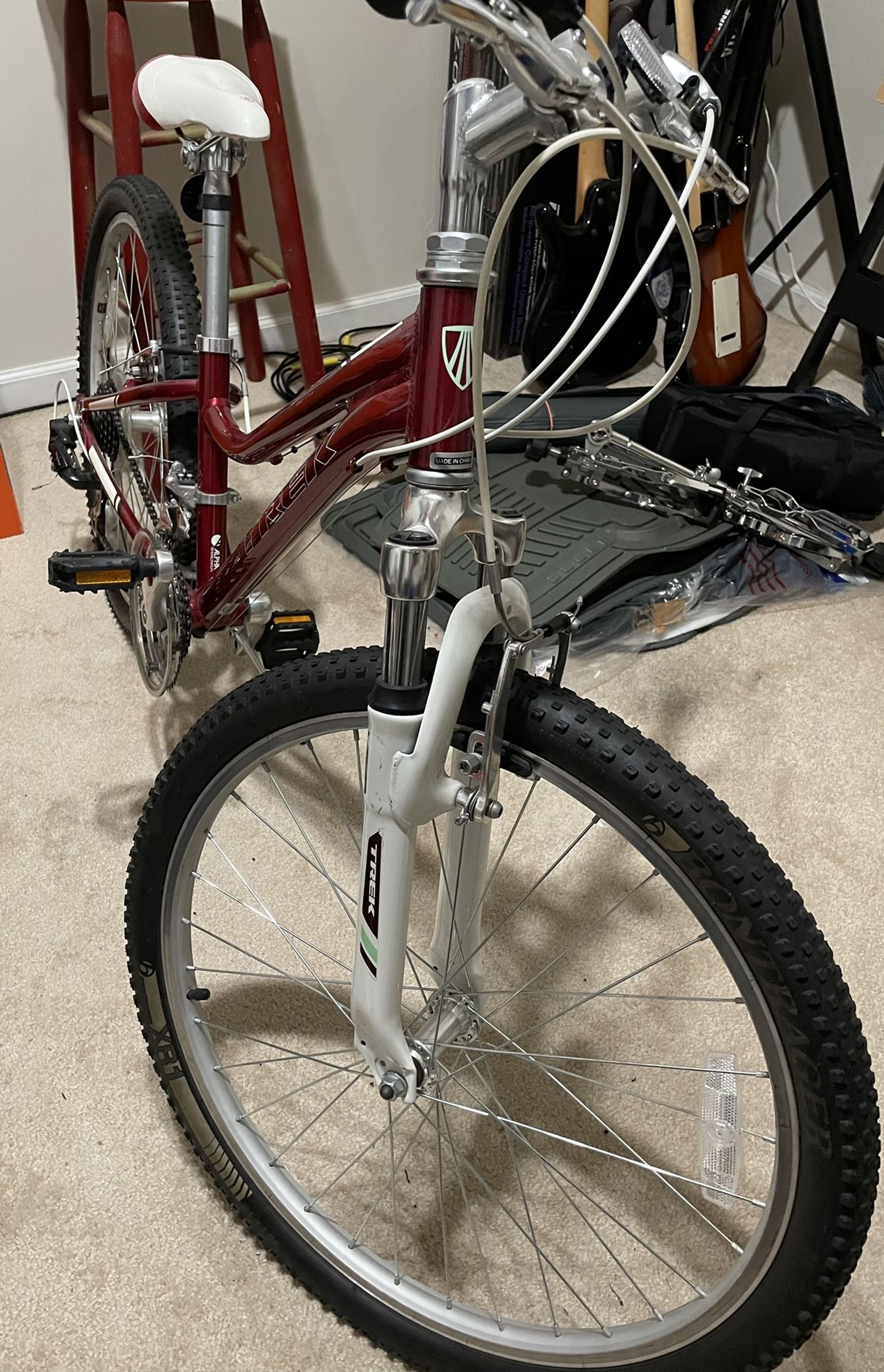 Trek Bicycle 24” - Model MT220 Mountain bike 3x7 Speed