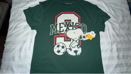 New Peanuts Green Mexico Snoopy Soccer Tee Size small