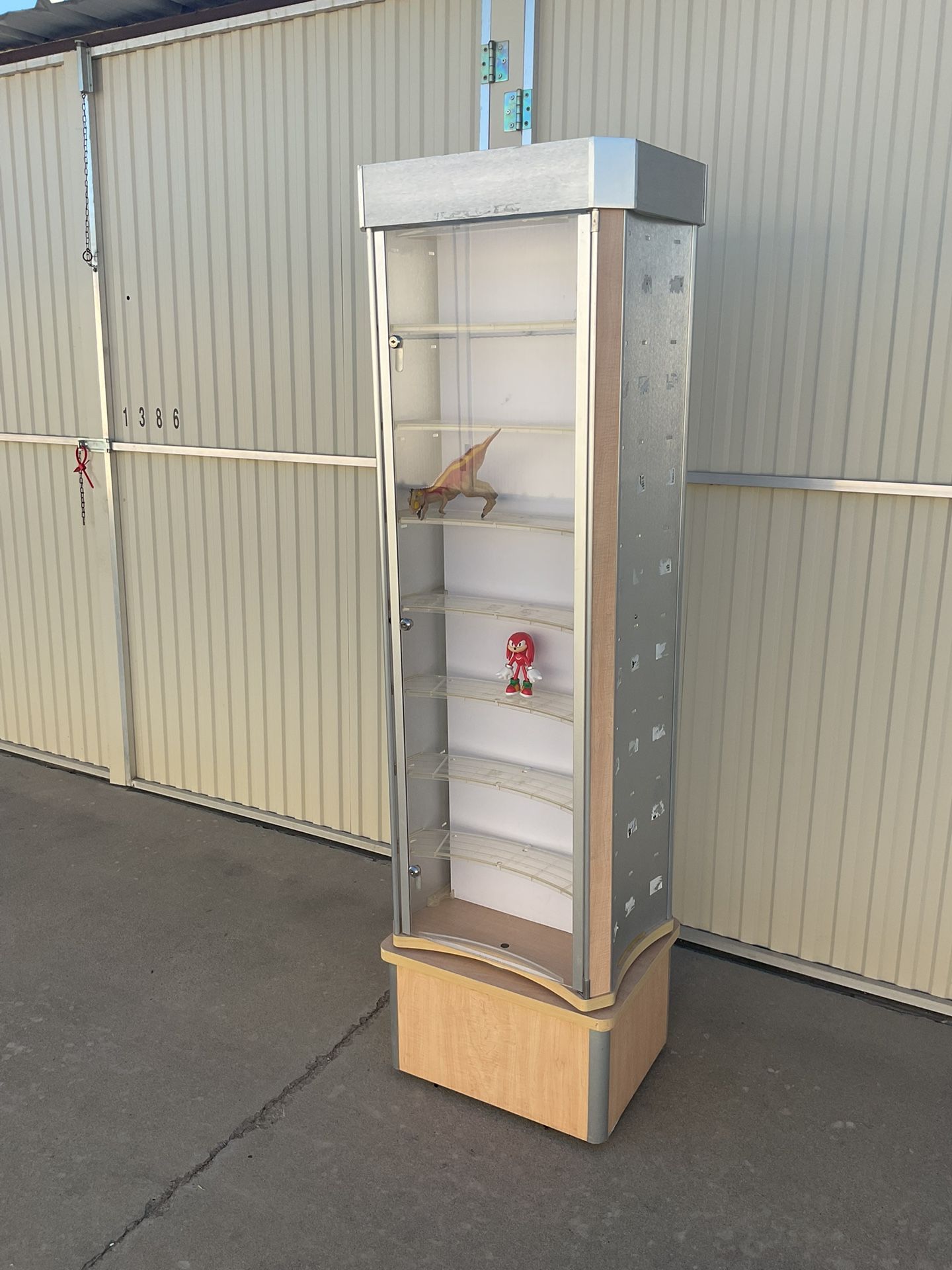 Wheel Spinning 2-Sided Showcase With Shelving