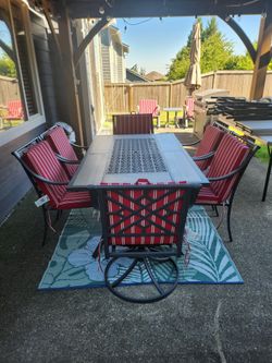Outdoor set with table and rug. ( new seat foam/matress)
