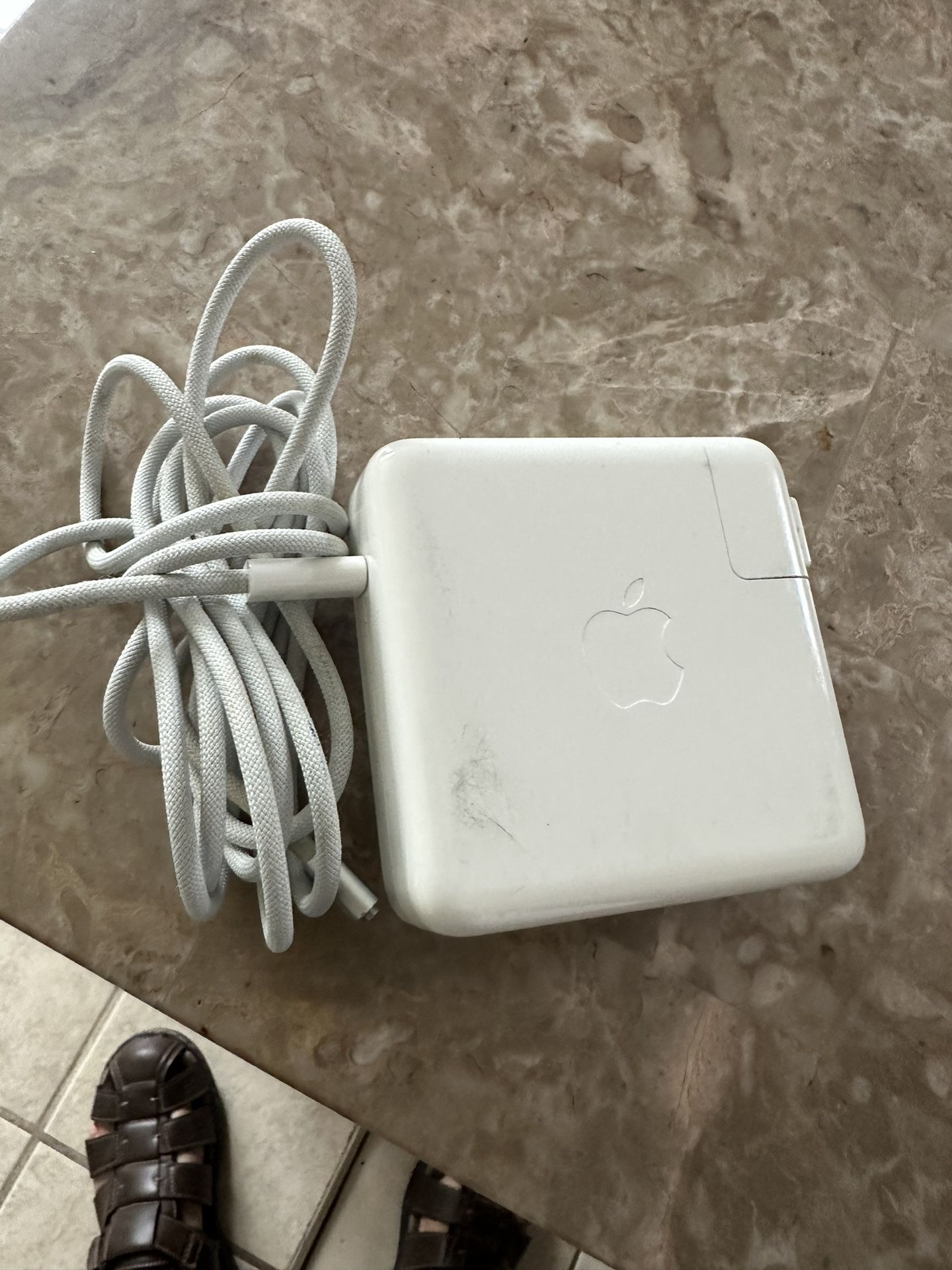 Apple 140w USB C Power Adapter 