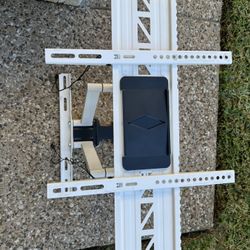 White TV Wall Mount