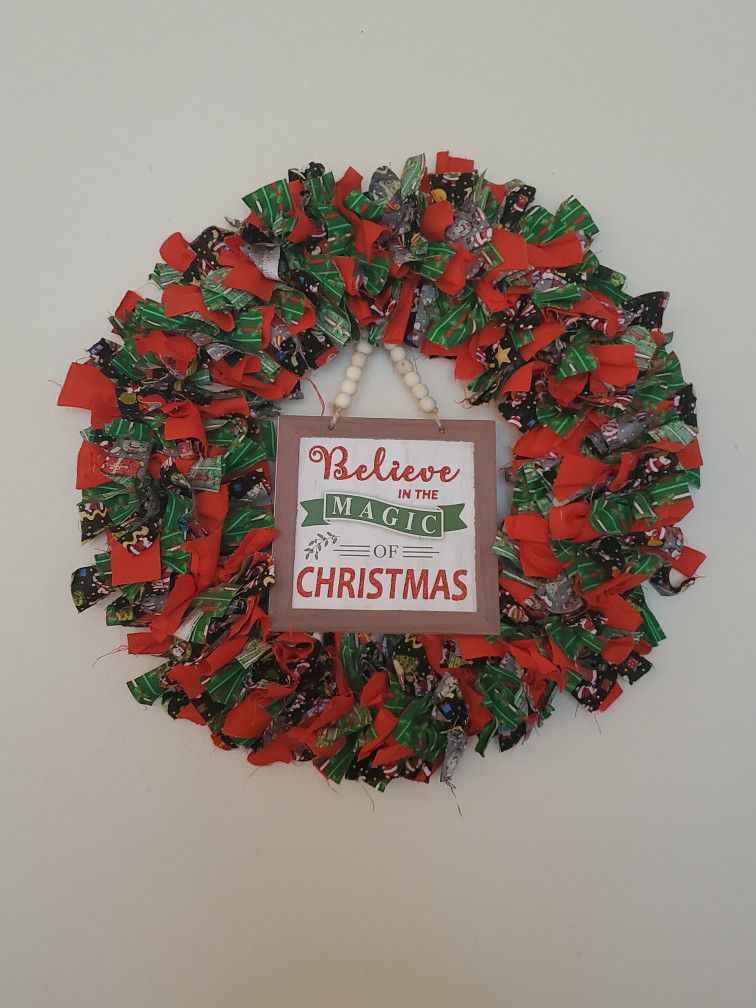 Christmas Holiday Rag Wreath - Santa Red Green