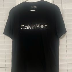 Shirt. Calvin Klein 