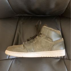 Jordan 1 Retro Mid Sequoia