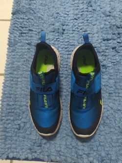 Fila Youth Size 6 Slip On Sneakers In Excellent Shape