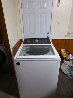 WHIRPOOL WASHER EXCELENT CONDITION XL CAPACITY 4.8 CU CLEAN AND DESINFECTED DELIVERY AVAILABLE FOR EXTRA FEE