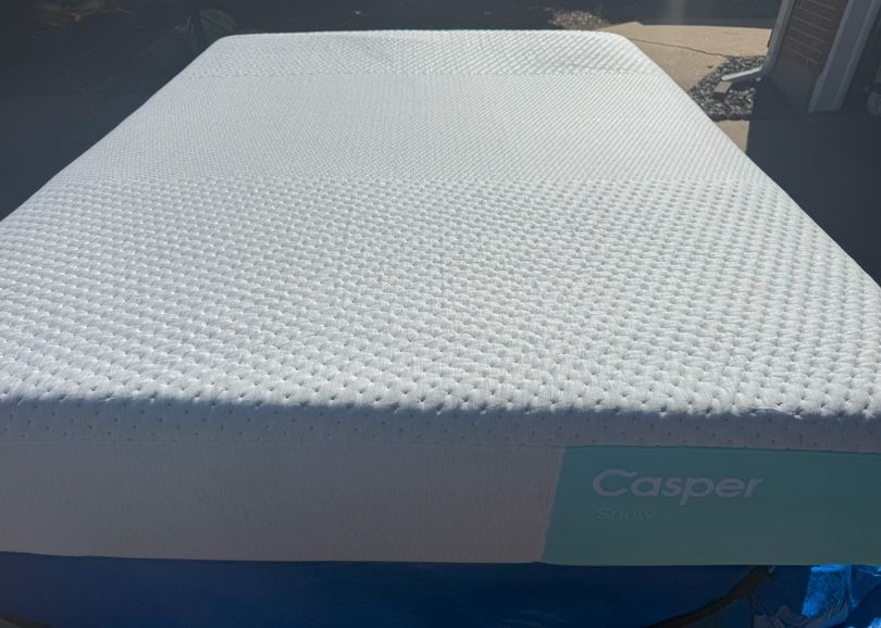 Casper Snow Cali king mattress. Like New, Perfect Condition!