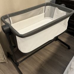 LIKE NEW Infant Bedside Bassinet 