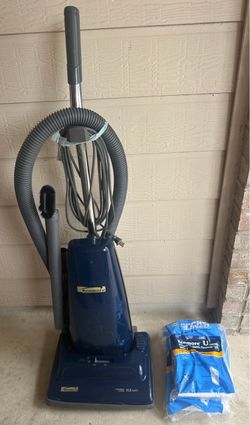 Kenmore 11amp Vacuum + 23 bags