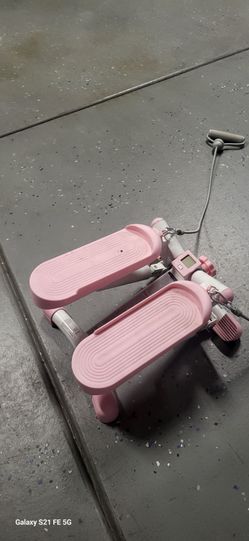 Merach stepper wit resisting bands